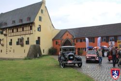 Oldtimerfreunde Zülpich Rallye 2012: Zielankunft an Burg Langendorf