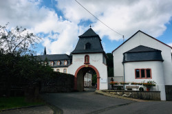 Oldtimerfreunde Zülpich - Kloster Sankt Thomas - Spontanausfahrt in die Eifel nach Malberg (8.8.2021)